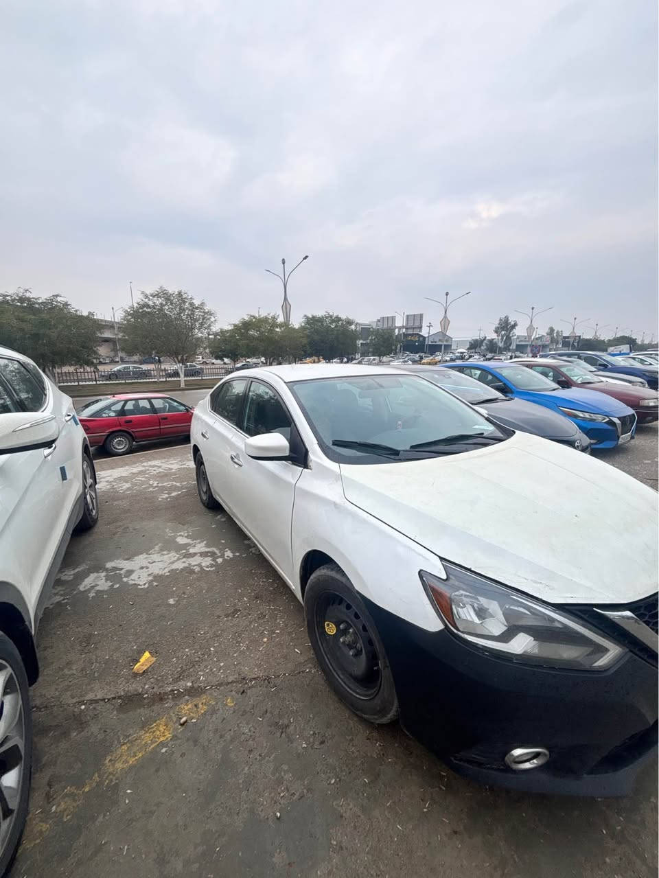 نيسان سنترا 2017 sv مواصفات معروفة
قطعتين جاملغ وبنيد بس بطانة بدون شواصي + رصعات في انحاء السيارة  سيارة ما بي مصرف كير محرك شرط ترايك  وين ما يعجبك  *********** كركوك, العراق
