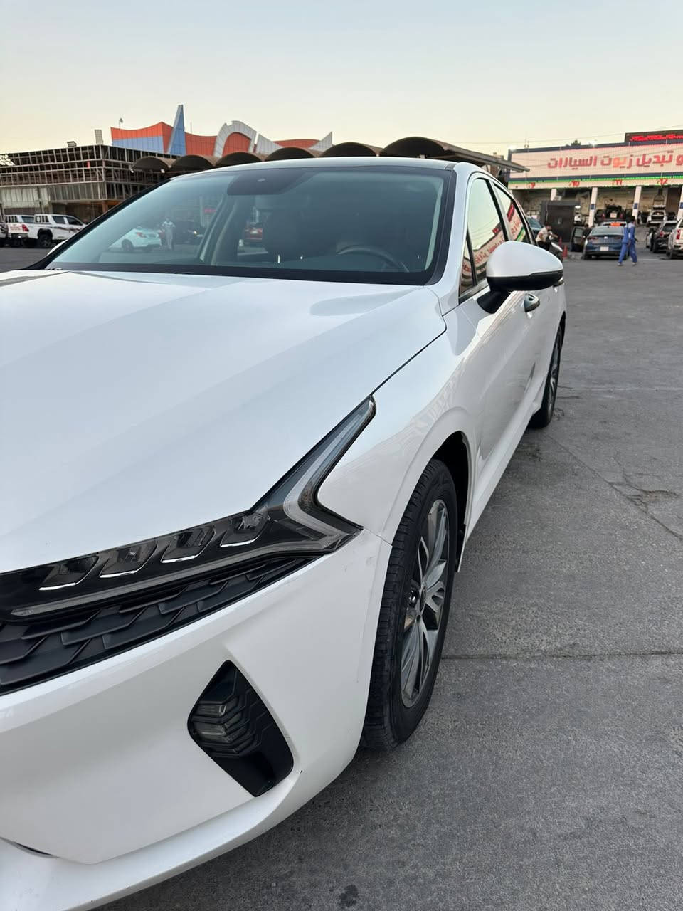 كي 5 موديل 22 خليجي كفاله ( عميه)
كما موضح بالصوره
بيه بارد ثلاق اصابع بخشم البنيد بالبنيد وشخط وبي دي ار بسيط جداً بقبق الصندوق بالباب  بالسونار  ماشيه61 الف حقيقي
السعر 188$
هاتف ***********
