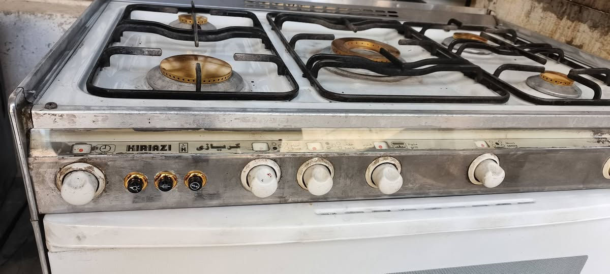 السلام عليكم طباخ كريازي. مصري باب الاول  نضافه فول شغال ع فحص. سعر300 بي مجال مكان فلوجه للاستفسار ***********
