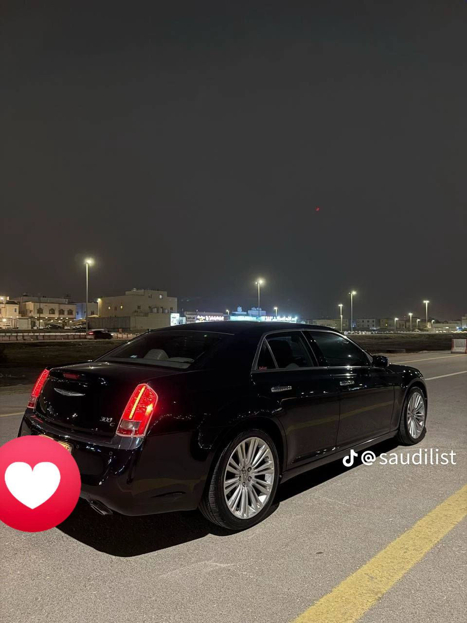 السلام عليكم كراسلر C300 هيمي 2014 خير من الله وارد امريكي حادث دعاميه وجاملغ مبدل خلفي  حداديه وصدر جديد طخم تاير جديد للتوصل وات ساب***********
