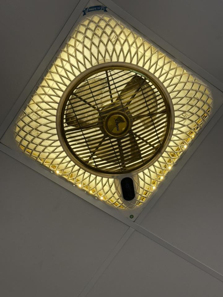 غراض كافييه للبيع (نطيف جداً)
مكاني /بغداد -المشتل 

واتساب /***********
