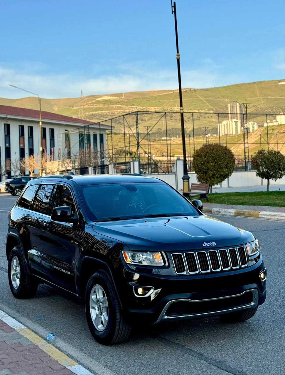 ✅ بۆ فرۆشتن و گۆڕینەوە ✅
جێپ لاریدۆ مودێل ٢٠١٦ کلین تایتڵ دەبڵ ئەکسل 
سەیارەکە دەعامی بۆ دەعامی بێ بۆیاخ و بێ پارچە گۆڕین 
مواسەفاتی بەسمە - گێچ ئەلیکترۆنی - دەرگا بەسمە - لایت و بەگ لایت لید - تەحدید سورعە - سوکان ڤۆلێۆم - نیزامی ئیکۆ - شەفتی سەر سوکان - تەبرید مەرکەزی - ناو لید - 
لایت عەدەسە و بلاجکتۆر 
سەیارەکە دەبڵ ئەکسلە و بێ دەعم و بێ لێدراوی دەعامی بۆ دەعامی بەشەرت 
ڕەقەم و سەنەوی تازەیە 
شوێن سلێمانی 
0771 971 3015 السليمانية, العراق
