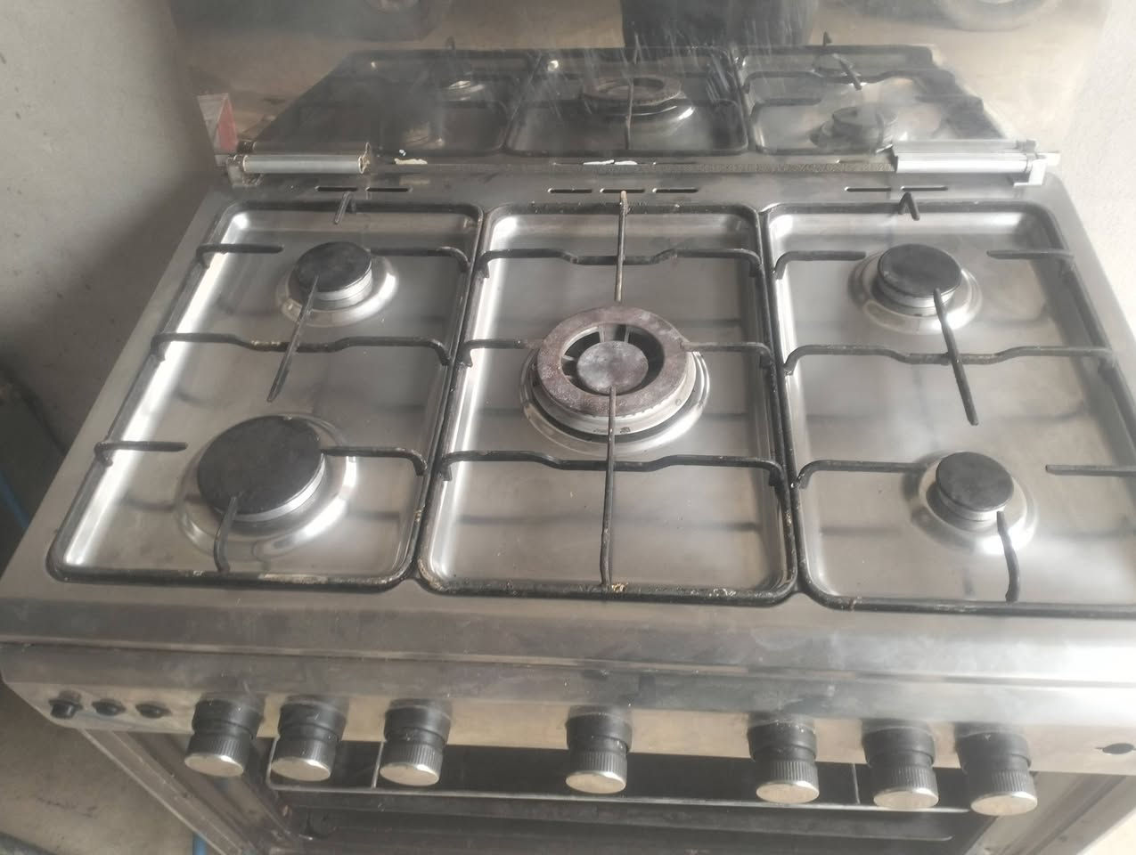 موصل مكان
طباخ للبيع مستعمل  4اشهر 
بس جام فرن مكسور شغال بشرط
 نوعيه  موضحه بل صورة 
استفسار ***********بي واتس اب 
نار ازرق فوك و جوه بشرط بس جام مكسور
