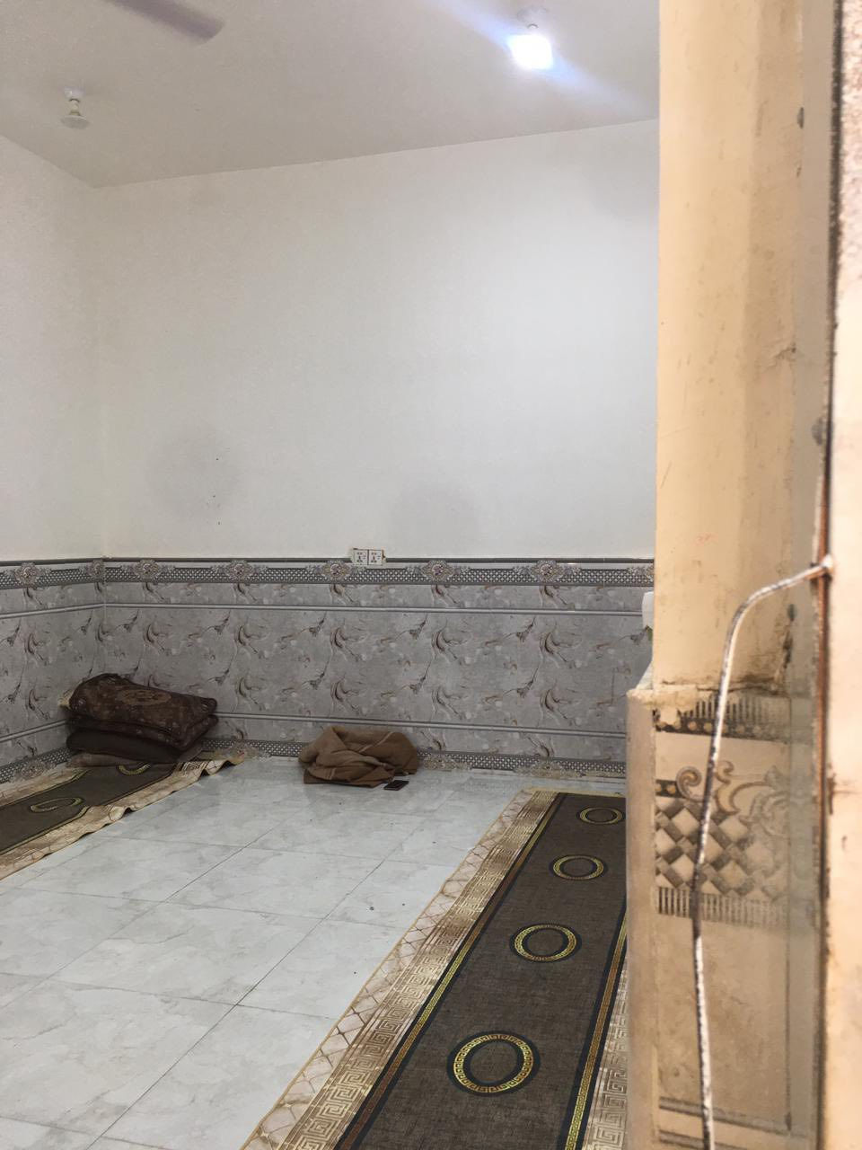 السلام عليكم بيت مساحه 100 بصف الركن بناء بلوك عكاده لبيت كلش جديد وحلو مكانه ناصريه منطقه سبل ثانيه قبل لاتوصل مكتب ابو ساره يباع مع لاثاث سبلت عدد 2 تانكي ماي وماطور وكيزر ومغاسل جاهز للسكن فورأ يحتوي على غرفه وصاله ومطبخ وصحيات ودوانيه السعر ٣٥ قفل اخوان بدون كسران سعر لسوك كلشي بي راسلنه ع خاص او واتساب كلشي متوفر قطع وبيوت وهياكل نقد وقسط ***********
