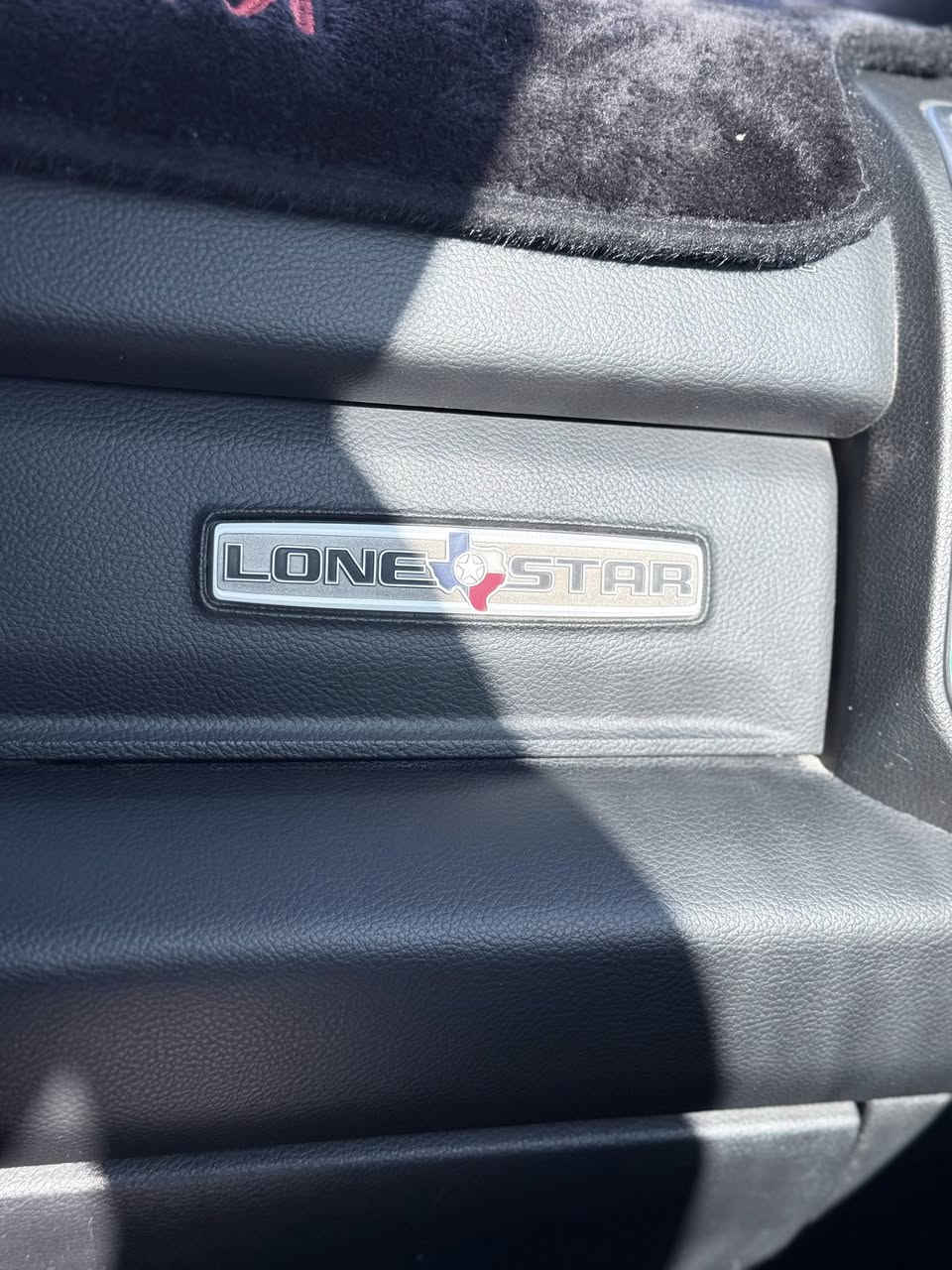 السلام عليكم ورحمة الله 
رام 2022
الفئه لونك استار 
مكينه8v
وارد امريكي حادثه باب السايق
مراوس او بيع 
بعدهي ما مرقمه
***********
