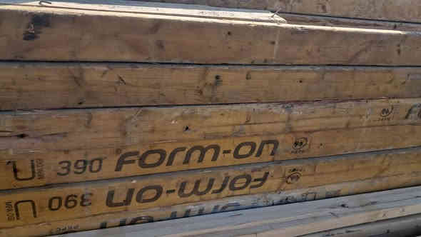 السلام عاليكم مخزن السباع بغداد لبيع وشراء الخشب المستخدام والجديد بتوفر دوكه نضيفه جكات موجوده *********** بيه وتساب
