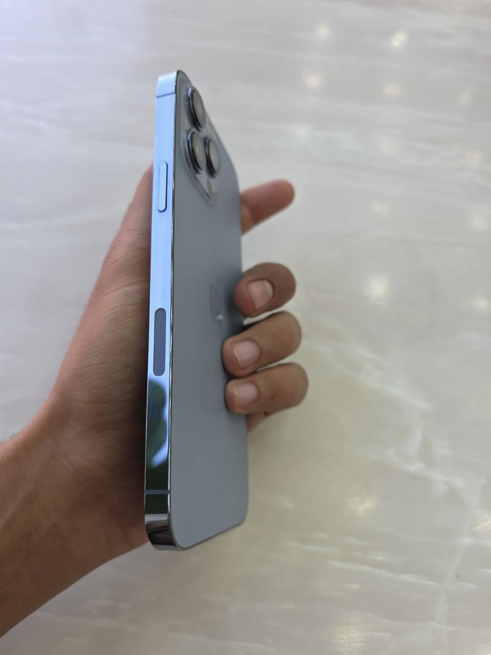 ١٣ برو ماكس
ذاكره ٢٥٦ وتر لون بحري المميز بطاريه ٨٦ 

 شاصي نضيف مثل ما موضح 

ب ٧٥٠ مكاني بغداد سبع البور 

***********
بي وتساب
