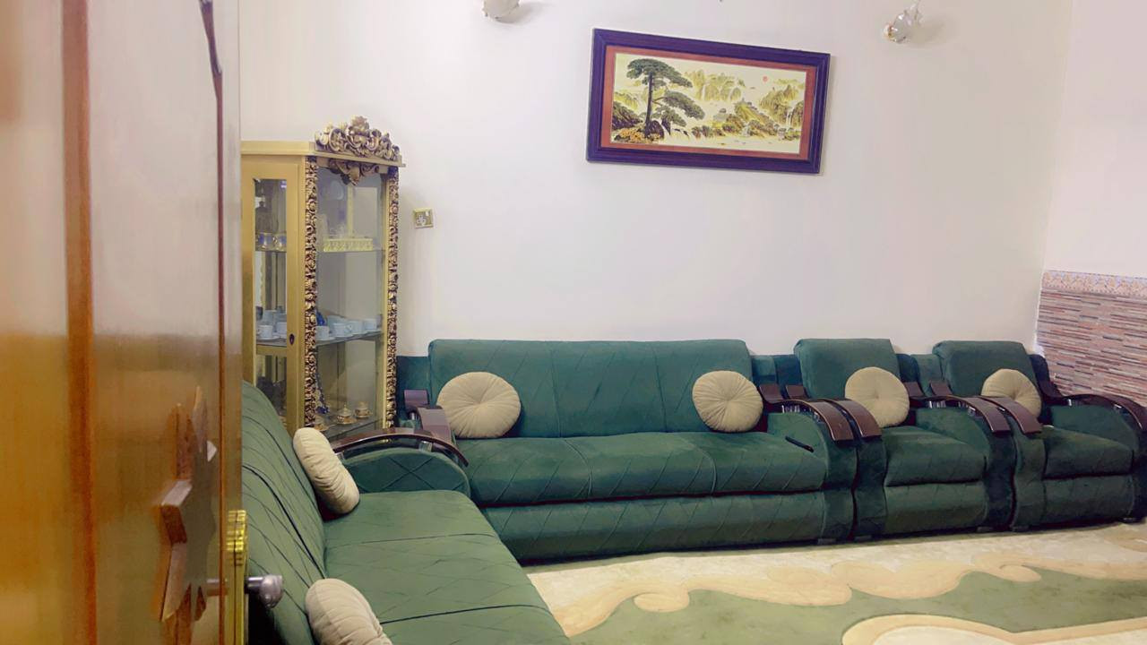 السلام عليكم يتوفر لدى مكتب اور  مشتمل ١٠٠م واجهه ٥ والنزال ٢٠ يحتوي على كراج استقبال مدخلين حولي مطبخ غرفه نوم الطابق الثاني ٢ نوم الموقع حي اور الشارع المقابل النادي العربي مقابل لحوم السجاد في منطقه كراج الموسوي السعر ٢٨٥ مليون فقط بحاجه لتبديل الارضيه للاستفسار ***********
