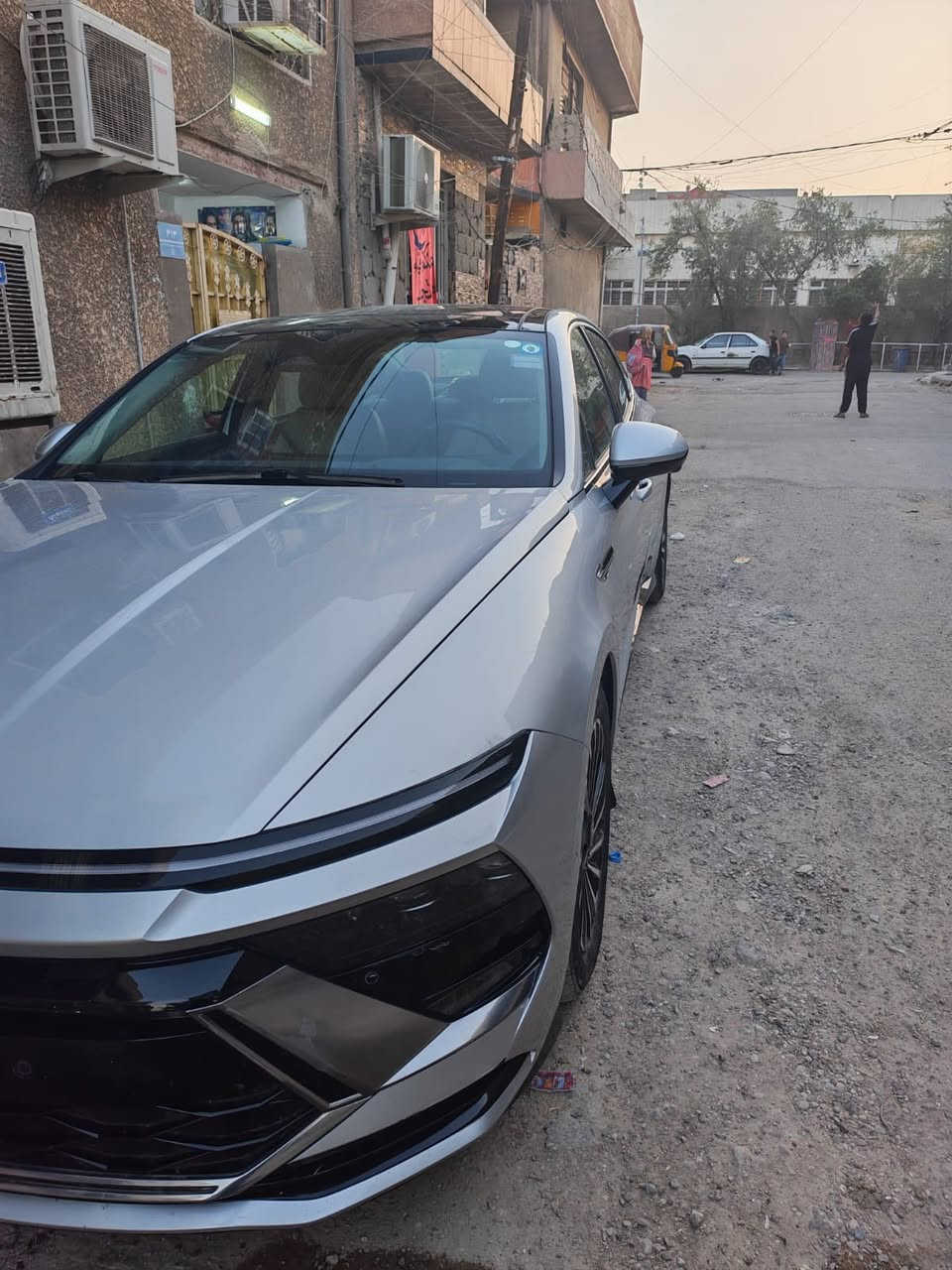 السلام عليكم
سوناتا موديل2025 هايبرد  
دخول جديد مرقم بغدادباسمي
السعر🔥🔥
لون رصاصي فول واحد عل واحد اعلى فئة 
محرك 2000 تنفس طبيعي هايبرد 
كامرة 360 درجة 
تمشي على الريموند 
رادار امامي جانبي خلفي 
 أربعة وضعيات قيادة 
تحديد مسار 
قيادة ذاتية 
كشنات تدفئة تبريد 
كشن السائق خزن
جنطه كهرباء 
شاشة متصله
اوتو هولد 
كشاف ضباب 
لايت زينون 4 عدسات 
انارة دشبول عل طول 
هيتر ستيرن
بانورما عل طول السقف 
داتا شوب 
سماعات Bose 
هندبريك بصمه 
عداد متغير الآوان 
جامات خلفيه بردات بلادية  
ماشية السيارة 25الف كيلو متر 
مكان السيارة بغداد شارع الفلاح 
ملاحظه السيارةحادثه فقط قبق الجنطه مصلح نفسه بدوان ايرباك              *********** واتساب ‭0787 099 2316‬
شراي يتصل
