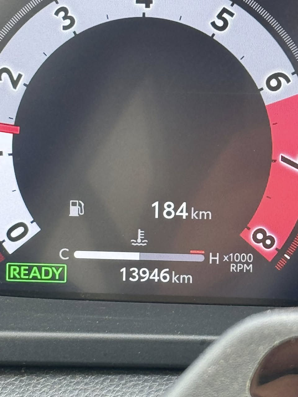 🚗 للبيع: تويوتا كراون بلاتينيوم 2024 (Toyota Crown Platinum) 🚗
لعشاق الفخامة والتميز، ملكة الطريق بحلتها الأجمل..
السيارة غنية عن التعريف، فئة Platinum (أعلى فئة) وبأرقى دمج للألوان (أحمر ملكي مع سقف أسود)، 
📋 تفاصيل السيارة:
• الموديل: 2024.
• المسافة المقطوعة: 13,000 كم فقط (شبه جديدة).
• اللون الخارجي: أحمر وأسود (Bi-tone) مميز جداً.
• المحرك: Hybrid MAX (محرك 2.4 لتر تيربو مع محركات كهربائية) يولد قوة 340 حصان.
• نظام الدفع: دفع رباعي مستمر (AWD).
✨ أبرز المواصفات (البلاتينيوم):
• التصميم: جنوط قياس 21 بوصة بتصميم خاص للفئة.
• المقصورة: كراسي جلد فاخر (تدفئة وتبريد)، شاشة عملاقة 12.3 بوصة تدعم Apple CarPlay و Android Auto لاسلكياً.
• النظام الصوتي: نظام JBL الفاخر (11 سماعة).
• الأنظمة التقنية: كاميرات 360 درجة، نظام اصطفاف ذاتي (Advanced Park)، فتحة سقف بانورامية.
• الأمان: رادار أمامي، نظام الحفاظ على المسار، تنبيه النقاط العمياء، مثبت سرعة تفاعلي.
✅ حالة السيارة:
• السيارة بيهة قطعتين بابين وحادث خفيف بل بيبان + بدلتهن
للتواصل:***********
