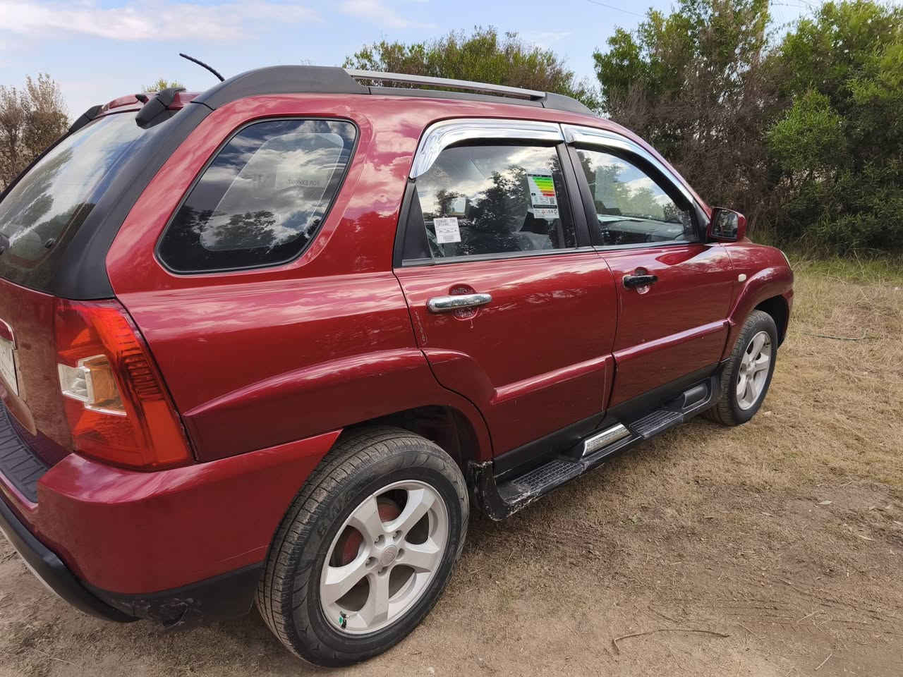 للبيع كيا سبورتج 2010  🚗
السيارة بدون صبغ وبدون تبديل كير محرك كفاله .
حجم المحرك 2000 دوش ..
✅تبريد شغال❄️
✅تدفئة كشنات
✅كاميرا وحساسات خلفية 
✅كير اوتو وعادي
بيها شخط بسيط بجهة السايق واضح بالصور 
رقم انبار مشروع وطني باسمي 
💸السعر 108 وبي مجال بسيك
تفاصيل اكثر تواصل ع الرقم ***********
مكان السيارة بغداد/المحمودية
