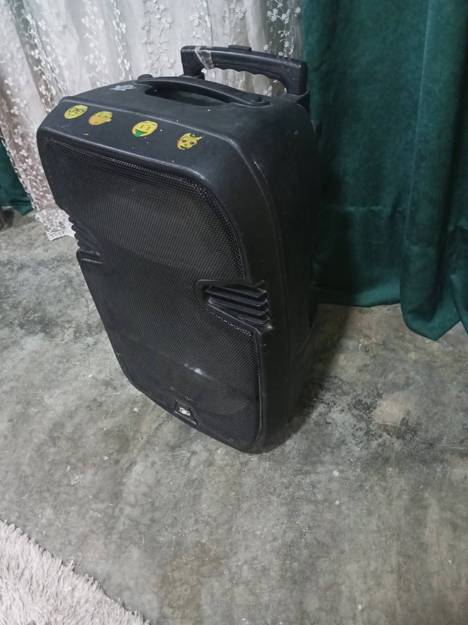 السلام عليكم  دي جي للبيع شغال فول السعر 80 وبي مجال  الرقم ***********/*********** غير متواجد ع الفيس
