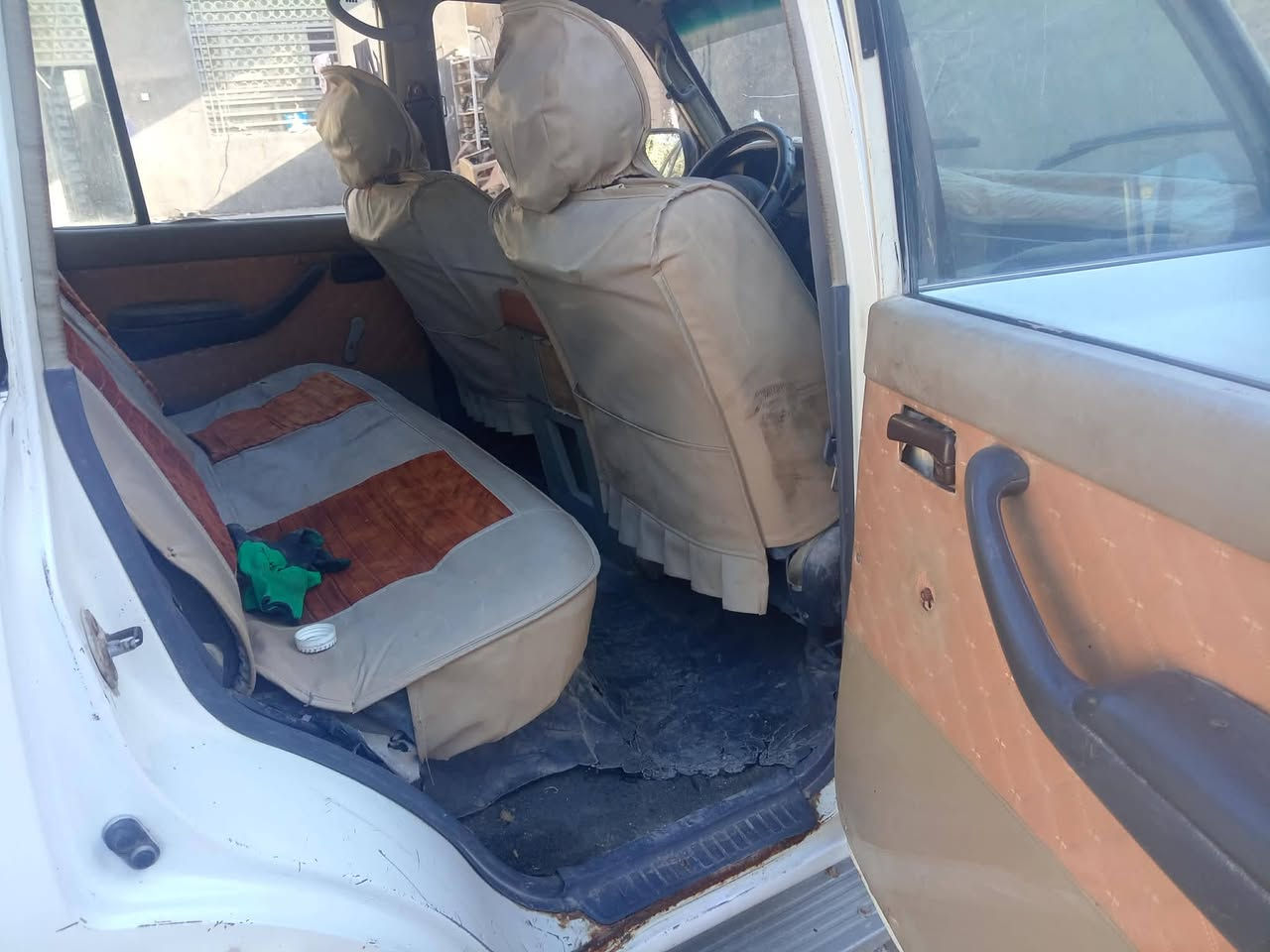 سلام عليكم لاندكروز ليلى علوي
 موديل 91 للبيع او المراوس 
 كير ومكينه فيفتي 3000
 كير ومكينه جاهزات 
سياره كهربائيات فول شغاله ترايه حلو 
السعر 40 ورقه وبيه مجال 
المكان كوفة شارع المطار  
للاتصال ***********
