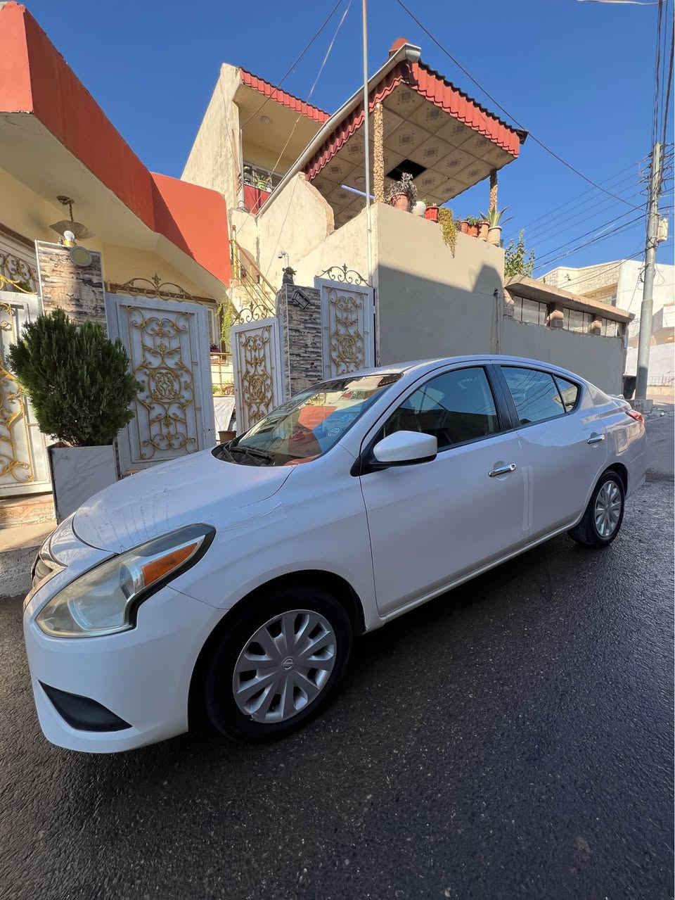 Nissan versa امريكي موديل 2018 مواصفات sv دبل ايرباك  سكان فوليوم تحديد سرعه بدون صبغ بس بيها كارت واحد جهه النفر يم الباب بيهه كارت سياره شرط التحويل شرط الكير المكينه تبريد كلشي بشرط عليهه  غرامه ورقه و نص  سعر 103 و شويه مجال مكان سياره دهوك رقم تلفون *********** دهوك, العراق
