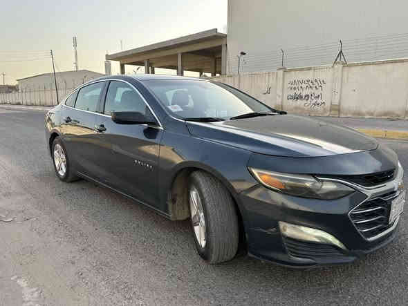 🚗 للبيع: شيفروليه Malibu ماليبو LS موديل 2021
📍 مكان السيارة: بغداد - العرصات نهاراً / الأعظمية ليلاً 
📞 للتواصل: ***********
💰 السعر: 122 ورقة – قابل للتفاوض ( بيع او مراوس ببلايزر فقط)
📊 المسافة المقطوعة: 85,000 كم
🛠️ المحرك: 4 سلندر – 1.5 لتر تيربو

⚙️ المواصفات (فئة LS):
• تشغيل بزر (Push Start)
• شاشة وسطية 8 إنش تدعم Apple CarPlay وAndroid Auto
• بلوتوث وتحكم من المقود
• كاميرا خلفية
• نظام مراقبة ضغط الإطارات (TPMS)
• تبريد ثلج
• نظام الثبات الإلكتروني (ESC) + مانع انزلاق

⚠️ الضرر:
• حادث جاملغ وبنيد وطعجة بلجاملغ الخلفي والباقي مكفول ومثل ماموضح بالصور
• صور الحادث موجود بالصور والسيارة جاهزة واعتمادية

