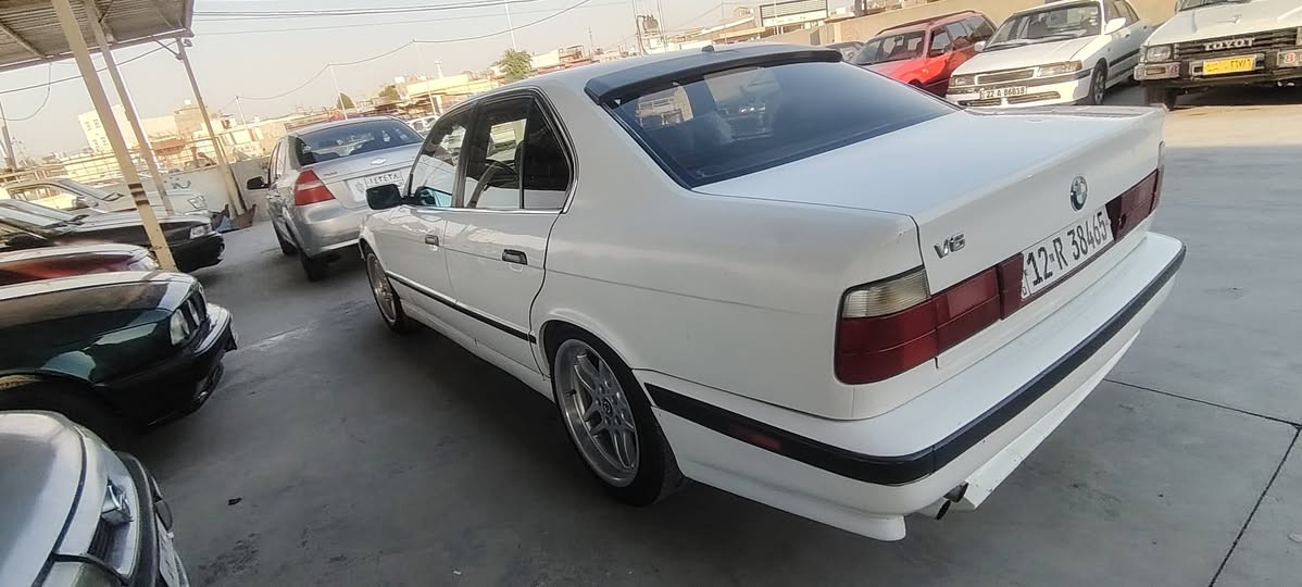 BMW 1991 525Aiمراوس راقم شيمال
فول فوله 
گئر و مه كينه به شه ره ت
نمونه له جواني 
هيجي نيه بئ ده عم بئ سبوخ 
ره قه م و سه نه وي هه زه هه موي تازه نوئ كرايه 
به ناوي خؤمانه ته عويل وه كاله به شه رت
***********
