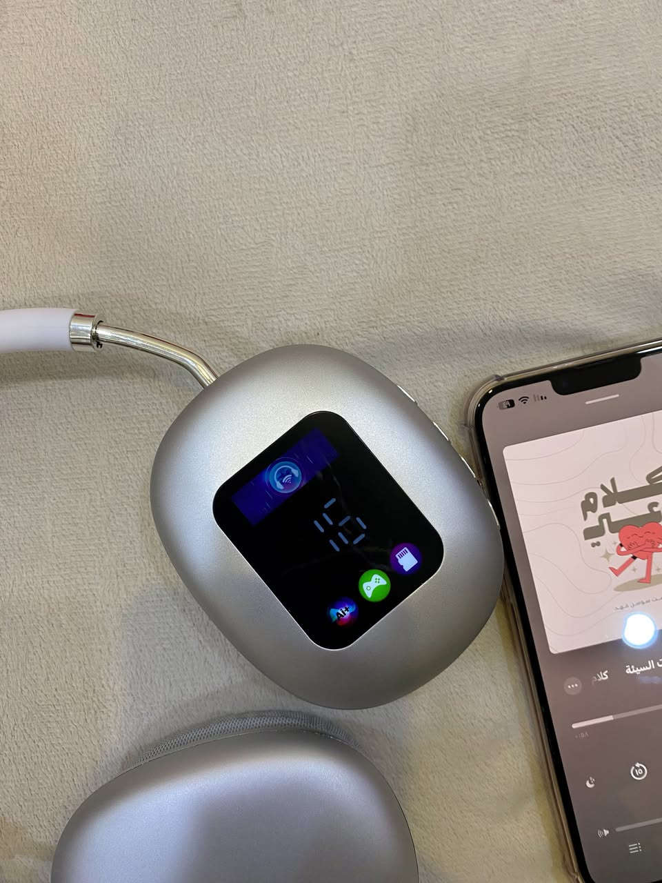 ⁨ 🎧 سماعة AKZ Max700 
سعرها 16 الف فقط 
مواصفات السماعة
اتصال سريع وثابت (مدى 10 متر)
بطارية قوية 800mAh 🔋
تشغيل لحد 20 ساعة
شحن سريع خلال ساعتين
صوت نقي مع Bass قوي 🔊
شاشة رقمية تبين نسبة البطارية
بيها مايك للمكالمات
تشتغل بلوتوث + سلك + كارت ميموري
تصميم مريح وقابل للطي
✨ مناسبة للموسيقى، الألعاب، والدراسة⁩


**إذا كنت صاحب هذا الإعلان وتريد حذفه لأي سبب، رجاءا أرسل رسالة إلى الدعم الفني**