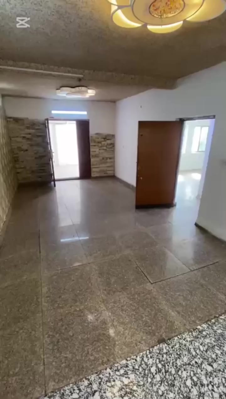 سلام عليكم بيت للأيجار الزعفرانية دور الجلود قريب جدا علئ شارع السندباد بي صالة كبيرة ومطبخ كبير وحمام وغرفة بل طابق ثاني كبيرة وطرمة الصالة تصلح غرفتين الايجار 400 رقمي واتساب فقط ***********
