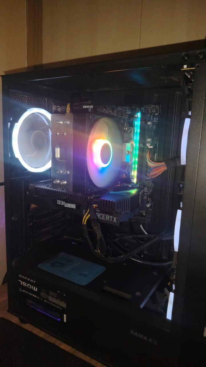 السلام عليكم 
حاسبة للبيع 

المواصفات 

المعالج: Ryzen 5 4650g pro 

الكرت شاشه:rtx 2060 6gb zotac نظيف 

الرامات:16gb xpG تبريد مائي بل رامات سرعته 3600MZ
2x8 (بل صوره موضحه بس قطعه وحده والثايه موجوده) 

البورد:b450 اسوس سلوتين رام 

البورسبلاي:750w برونز 

المبرد:هوائي من ديب كوول 

هاردات: 128ssd
512 hdd
حاسبه نظيفه وكامله يعني شكل والعب 

السعر:650 قفل قفل لاتدخل وتعامل بس 
رقمي الاول:***********
رقمي الثاني:***********
بيع فقط بدون مراوس 

ادمن🌹
