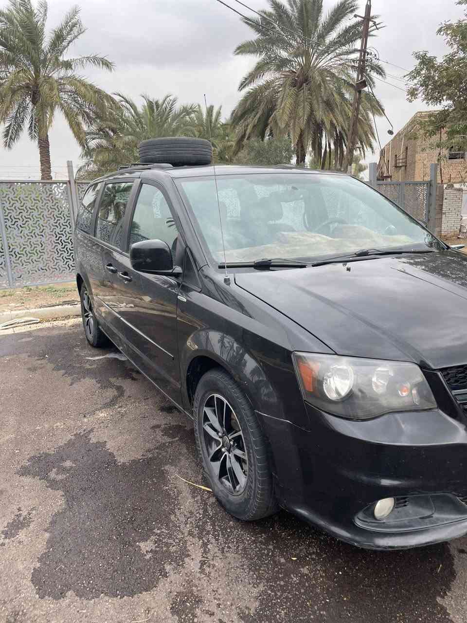 السلام عليكم عندي دوج كرفان  2017GT للبيع وارد كندي رقم سليمانية بسمي تحويل ثاني يوم سنوية ٢٨
المواصفات فول للأخير ماعدا الفتحة
بصمة 
داخلية جلد
تدفئة كشنات امامي وخلفي
تدفئة ستيرن
كشنات كهرباء
بيبان كهرباء +صندوك
تشغيل عن بعد
تحكم ستيرن
شاشة وصطية
التبريد كونترول ثلاث قطع
شاشة + كامرة

السيارة بيها طخة بل باب ورة السائق بل زاوية معجون قليل +صبغ مبين بل سونار
حادث السيارة جاملغ +بنيد مبدل ابلاد وبيها تعديل بل لغد الايسر بسيط 
الباقي كفالة سعرها ١٦٠ وبيها مجال للشراي مكانها بغداد
رقم الهاتف ***********
