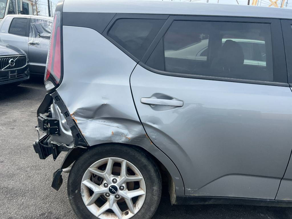 سلام عليكم صول موديل 2023
حادث السياره جاملغ الخلفي وصندوك 
عل بارد بدون صبغ ماشيه 44 دخول جديد
وارد امريكي نص فول رقم سياره بغداد 
مكان سياره بغداد السعر 165وبيه مجال 
وموضحه السياره بل صور رقم 
رقم الهاتف ***********
