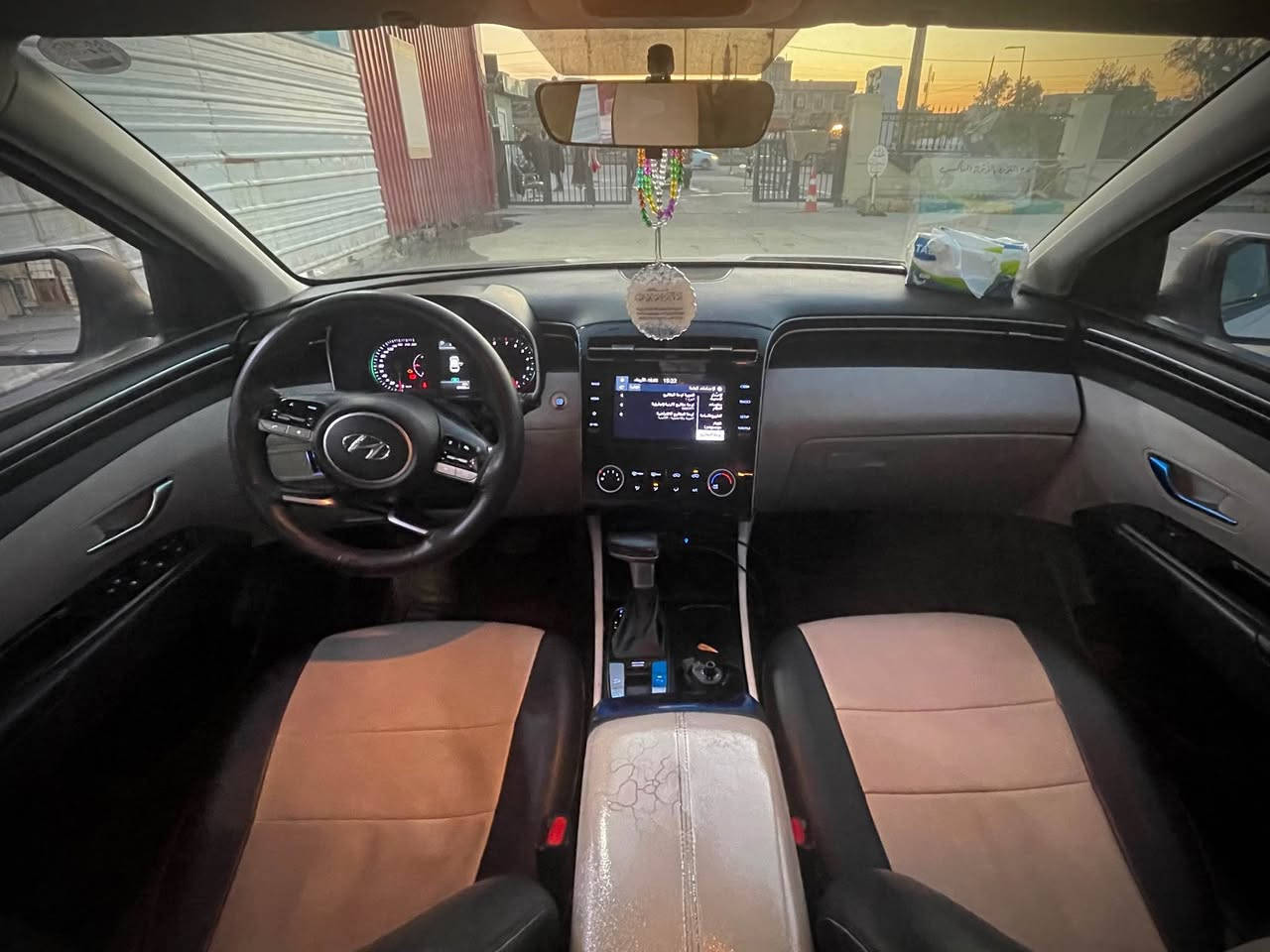 سلام عليكم ورحمه الله  
سياره توسان 2022 ابيض خليجي  - 4 سلندر 
حادث انقلاب سياره صور الحادث بالمنشور 
تبديل   5 قطع   صبغ عام إل 3 قطع جنطه جاملغ نص قمارة بدون صبغ .. بدون ايرباك
ملاحضات بصدر  وبلكات السياره 
كير ومكينه مكفول ..
مواصفات 
شاشه كبير 
كراسي كهرباء 
بصمه تشغيل بصمه ابواب 
بصمه تشغيل عن بعد 
درايف مود 3 انضمة قياده 
تثبيت سرعة 
تحكم ستيرن 
اشاير ترحيب 
مانع انزلاق 
مانع انحدار 
كامره دوارة 
حساسات امامي خلفي 
ملاحضة : بولش مجاناً  ع احسابي 
رقم بغداد جديد  - مكان بغداد - الشعله 
السعر 158 وبيه مجال بسيط  للجناي 
اتصال - واتساب *********** بغداد, العراق
