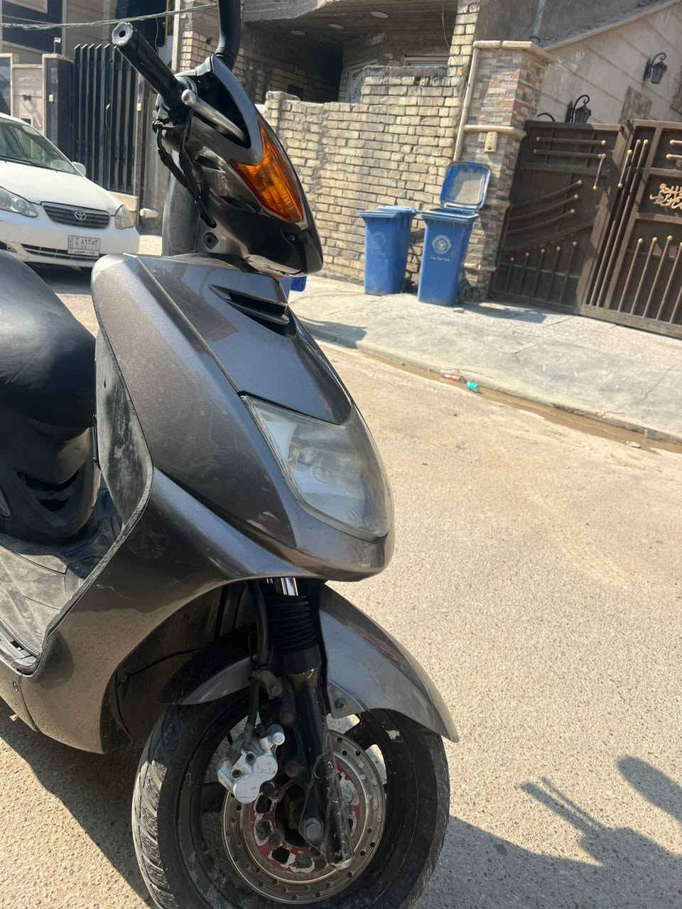 السلام عليكم دراجة سنكس نثية نضيفة مرتبة مكينتها 
مكفولة كلشي شغال بالدراجة كهربائيات بريكات اشاير كابريتر مالتها يجنن ستناد حساس نكرة سلف  دراجة ما متعوبة وخرسة المكينة نااعمة كلش رايدها 700 وبيها مجال للطيبين مكاني بغداد المنصور  *********** اتصال واتس اب موجود
