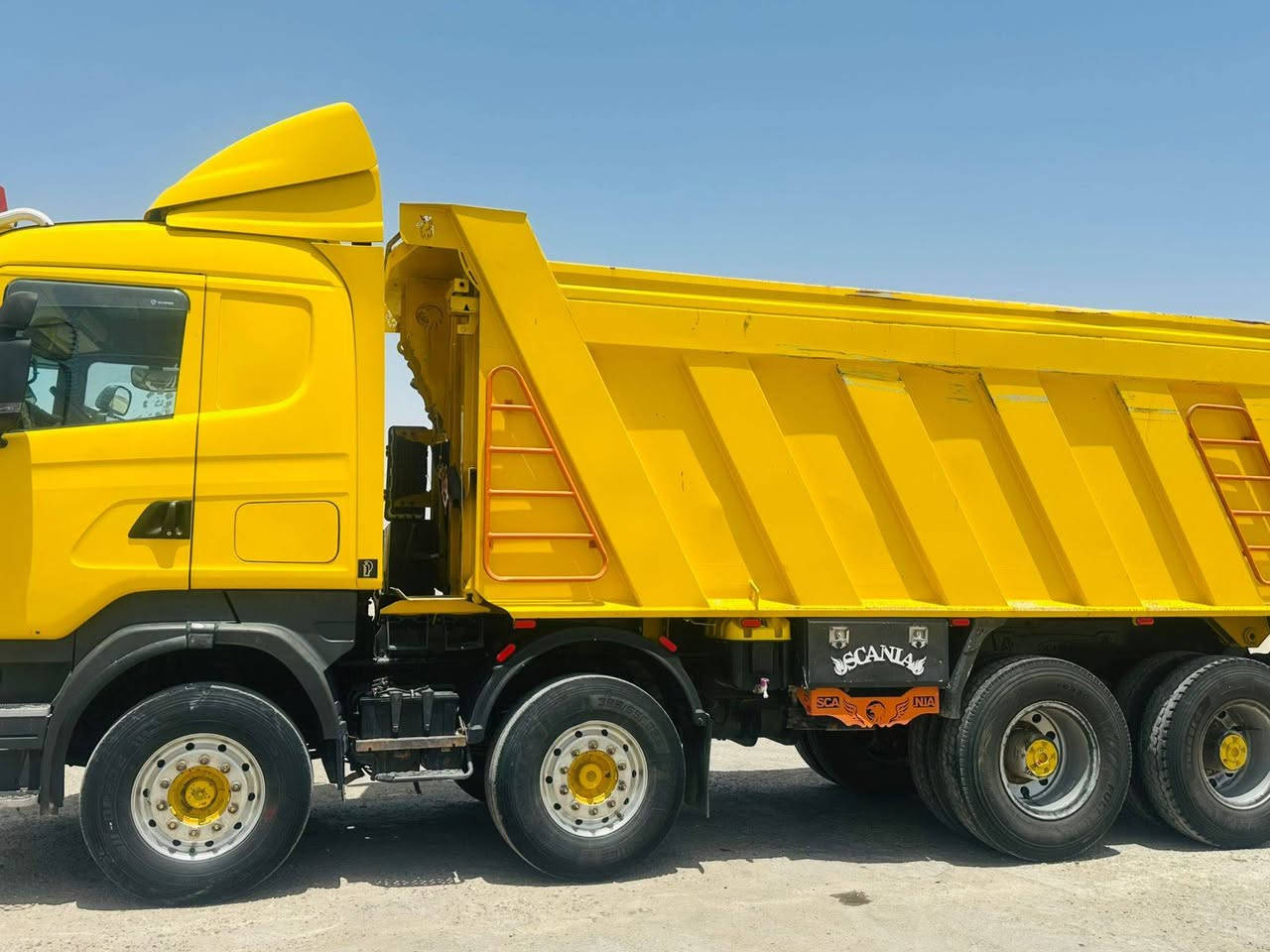 سلام عليكم سكانيه للبيع مكينه 500كر 3ب3 مجموعه ورده شاصي مكفول رقم بصره مكان بصره الزبير ***********
