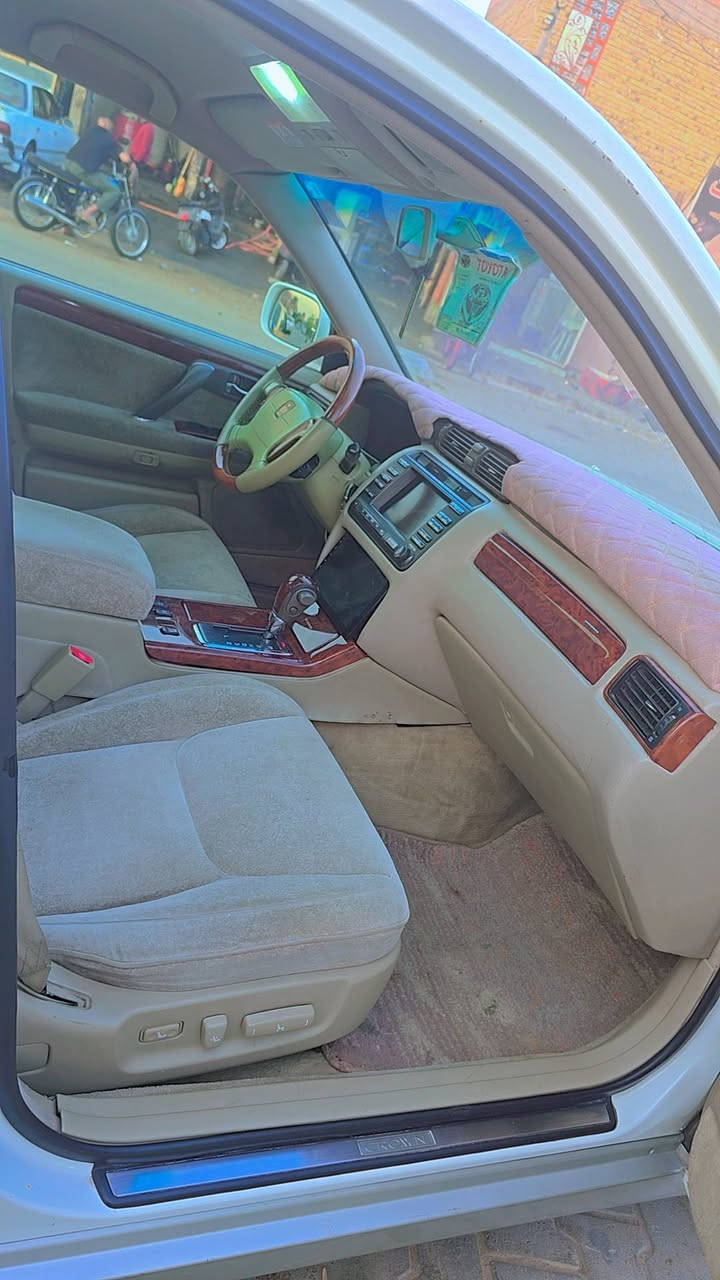 ملكه 2000 اصل رقم كركوك مدفوع كمرك تريد تحويل تريد وكاله مكفوله السياره من اصوليات وضربه ونقل  سياره 3 دكم برده ديفور الجبير ويل نجمه توني شاده كلش نظيفه السياره وممتعوبه مكينه كير تبريد حداديه مابيهن شي  سعر 110 وبيها مجال مكاني نجف ***********
