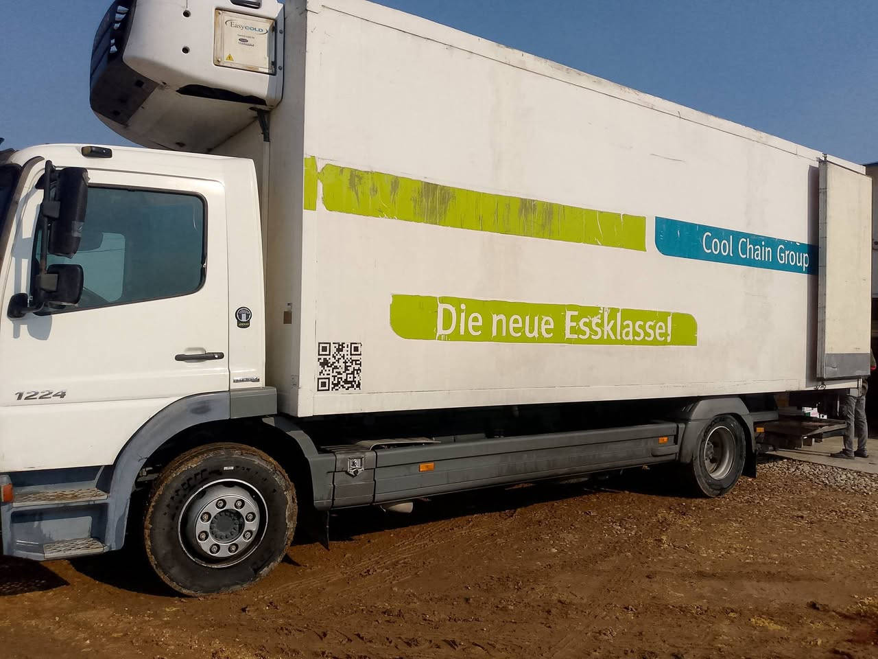 السلام عليكم السياره للبيع فول مواصفات 6بستم طول سبعه وربع رقم سليمانيه. غير متواجد على الفيس للستفسار اتصل على رقم ***********.  السعر 360.
