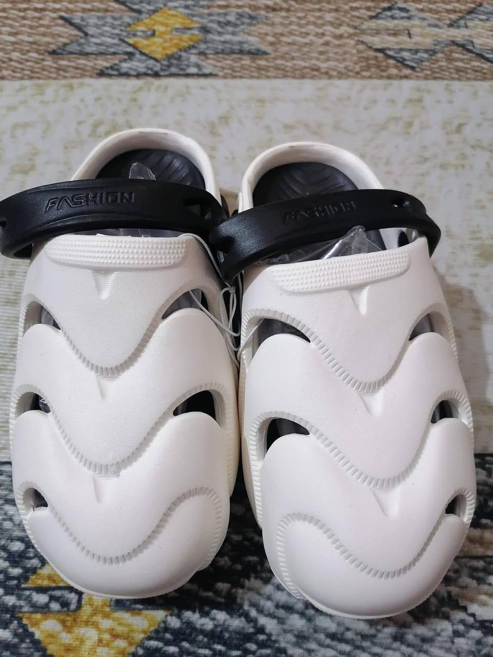 السلام عليكم
سكراب لون اسود ونيلي قياس L جديد 
نعال طبي قياس 41 جديد 
للبيع 
مكان بغداد 
***********
