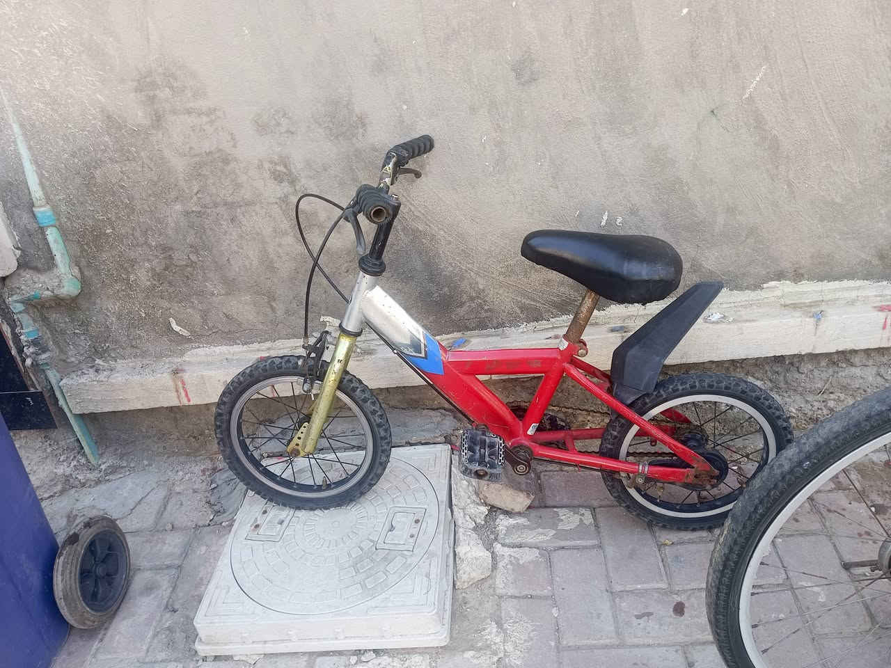 بايسكلات عدد ٢ للبيع بالة نضيفات  العنوان بغداد حي الكوفة بشارع الضغط ‏‪***********‬‏

