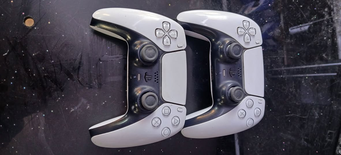 السلام عليكم جوستكات بلي ٥ اصلي سعر الجوستك ٥٠ التواصل خاص او ***********
