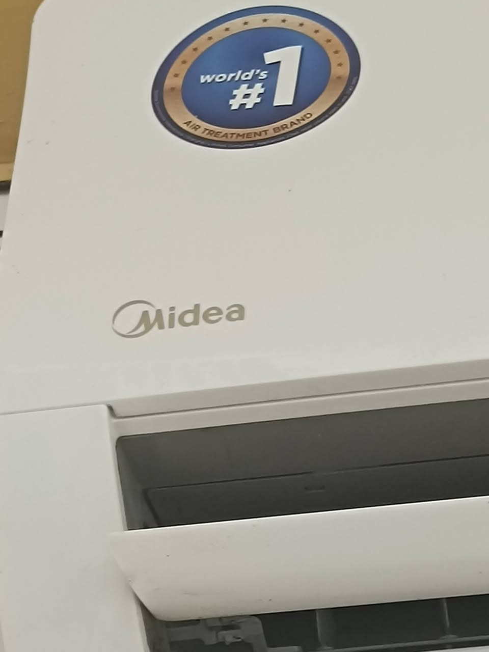 الحجم 2 طن مستخدم اقل من 3 اشهر  سعر خاص.    صناعه  Midea

