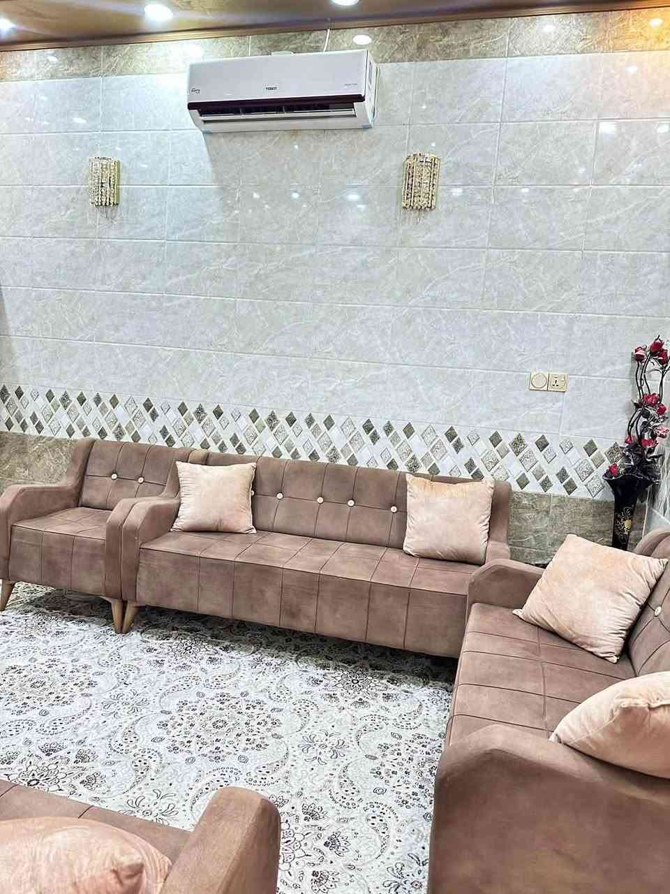دار للبيع  في كربلاء يبعد عن مرقد الامام الحسين ٥ دقايق بالسيارة وربع ساعة مشي 
🔺دار للبيع في كربلاء حي المعملجي (طابو صرف) الفرع المقابل لجامعة الصفوة مساحة ١٠٠ متر واجهه ٥*٢٠  بناء طابوق حديث المنطقة تبليط ومقرنص وارصفة شارع ١٠ متر يصلح للسكن او الاستثمار (🔺اقسام داخلية لطبة الجامعات🔺) كون البيت قريب من جامعة الصفوة وجامعة السبطين
متوفر خطوط نقل لجميع مناطق كربلاء والى حرم الامام الحسين (ع) 
البيت كامل مع الاثاث
السعر ٢١٠ مليون وبي مجال 
للاستفسار الاتصال او واتساب
***********
