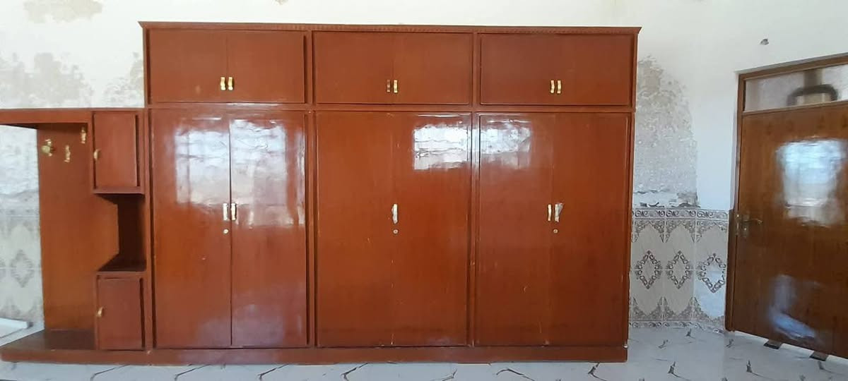 للبيع غرفه نوم حطاطه سعر ٥٥٠ وبيه مجال ع خاص
*********** للإستفسار 
الكرمة الكناطر.
