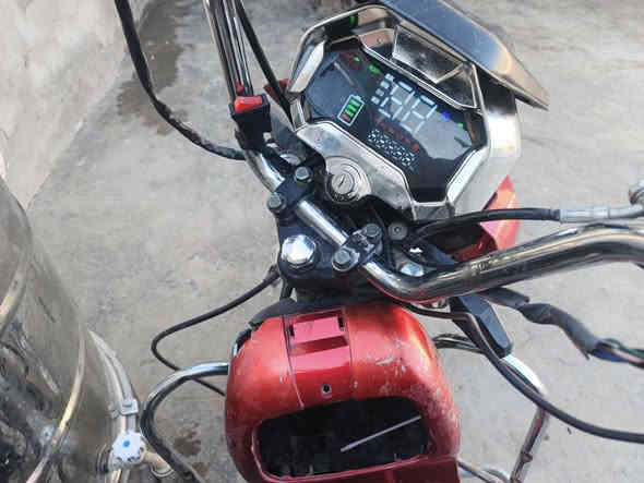 موطور شحن للبيع
نوع
سكنس
 ✅بطاريات عل فحص✅
⭕لايت عالي ناصي 
⭕ شاشه الكترونيه 
⭕نظام ®️ الرجوع الى الخلف
⭕ نظام 3 سرع 1 2 3 
⭕ بريك امامي، خلفي 
⭕ اشاير يمين، يسار
⭕تشغيل عن بعد 
⭕ جهاز انذار سرقه
⭕ شاحنه الشركه الاصليه 
⭕ كلشي شغال كهربائيات 
الموطور نظيف مثل ما موضح بالصور 
(( السعر 250 ))رقمي مكاني شهداء
***********
