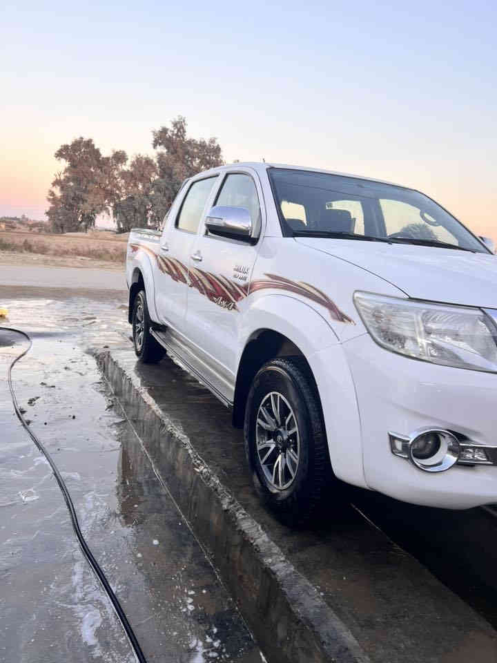 السلام عليكم ورحمة الله وبركاته سيارة هايلوكس نوع بيك اب فورويل موديل 2014 شاصي22 رقم بغداد السيارة مكفوله كفاله عامه من كلشي كير محرك اكسل لا تنقيص لا تبخير ايضا مكفوله من البارد والصبغ ما عدا هاي الضربه الصغيره بالباب الخلفي مأشرها الك بالدائره السوده هاي بيدي انضربت وعفتها بدون لا تصليح ولا بارد ولا كلشي ع وضعها ترايك وين متريد سياره ما ذب عليه ربع واحد جاهزه من كلشي السيارة بأسمي احولك ثاني يوم مكاني بابل جبلة السعر (240) وبيها مجال تجي وتشوف وتدلل تشلع عيوني واعتذر ع الاطألة بس حتى يكون عندك صورة كامله عن السياره وذني ارقامي واتصل وتدلل (***********) (***********)
