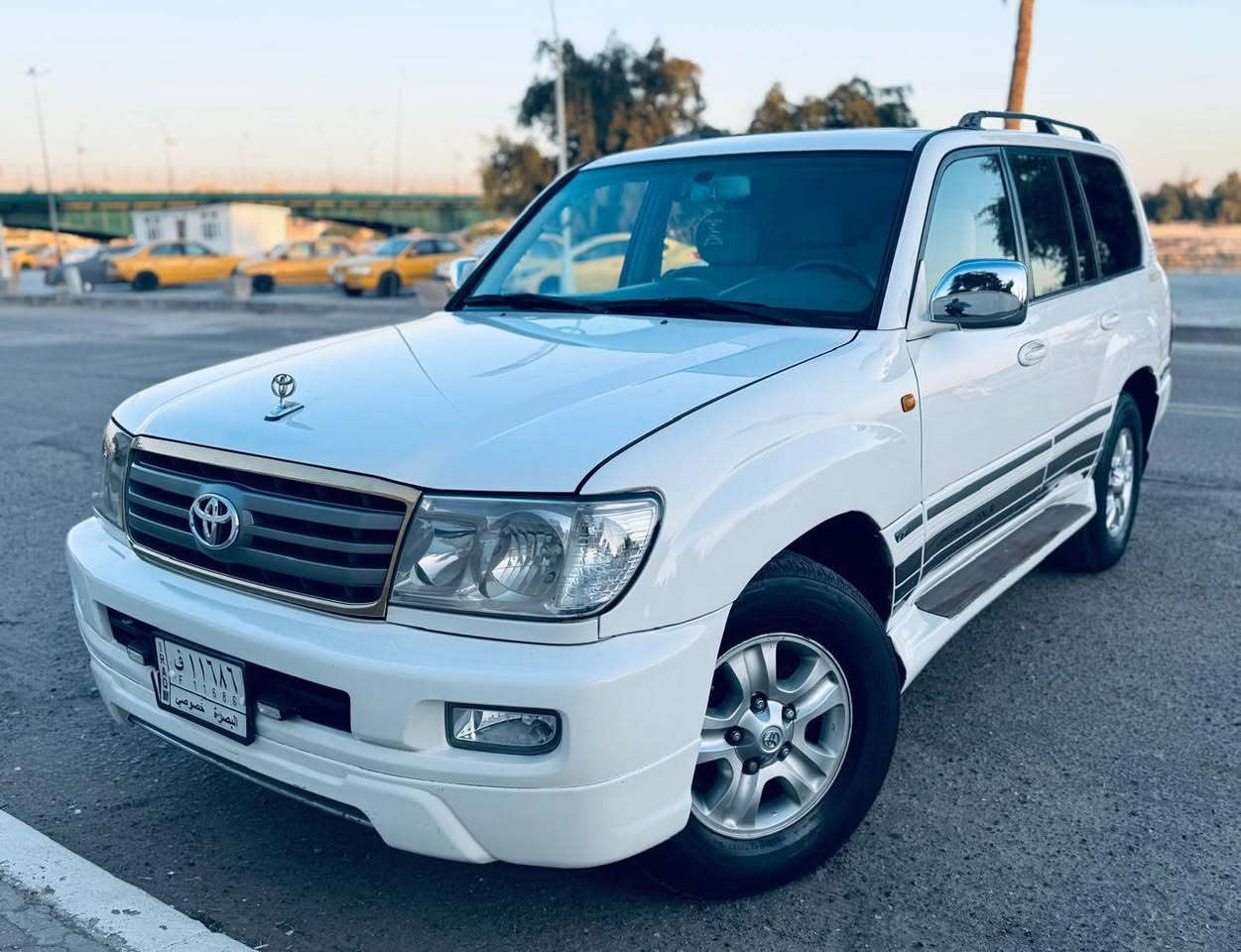 لندكروز للبيع حادثها فقط جاملغين اماميه بدون دواخل السياره شركه جديده معنه الكلمه الي يحب يستفسر يجي خاص ***********
