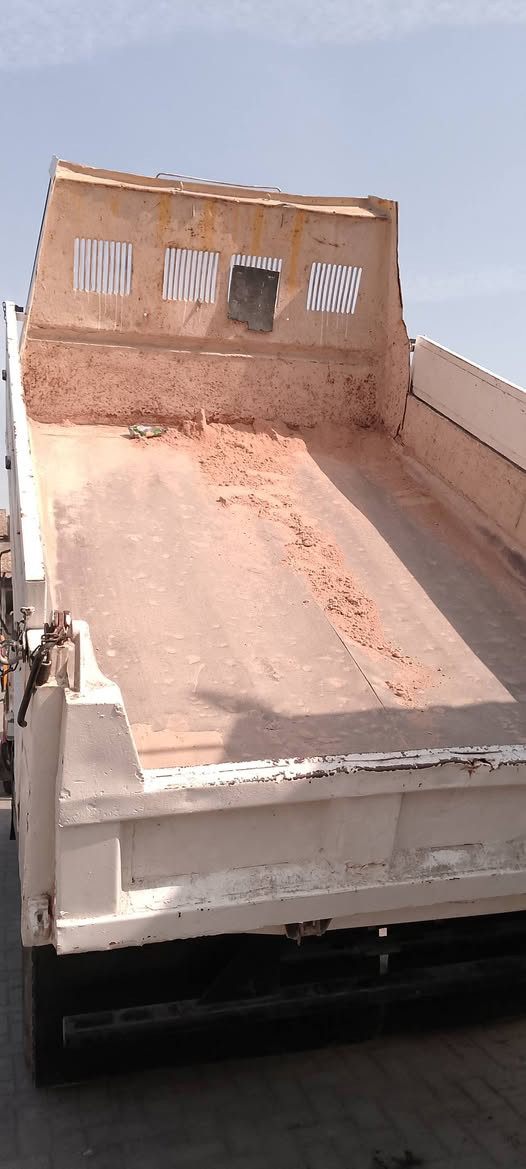 السلام عليكم نيسان بلادي كلاابي موديل 1992رقمه دياله مكينه 12قماره وربع مكينه بيه بخار   لسعر 85وبيه مجال ***********
