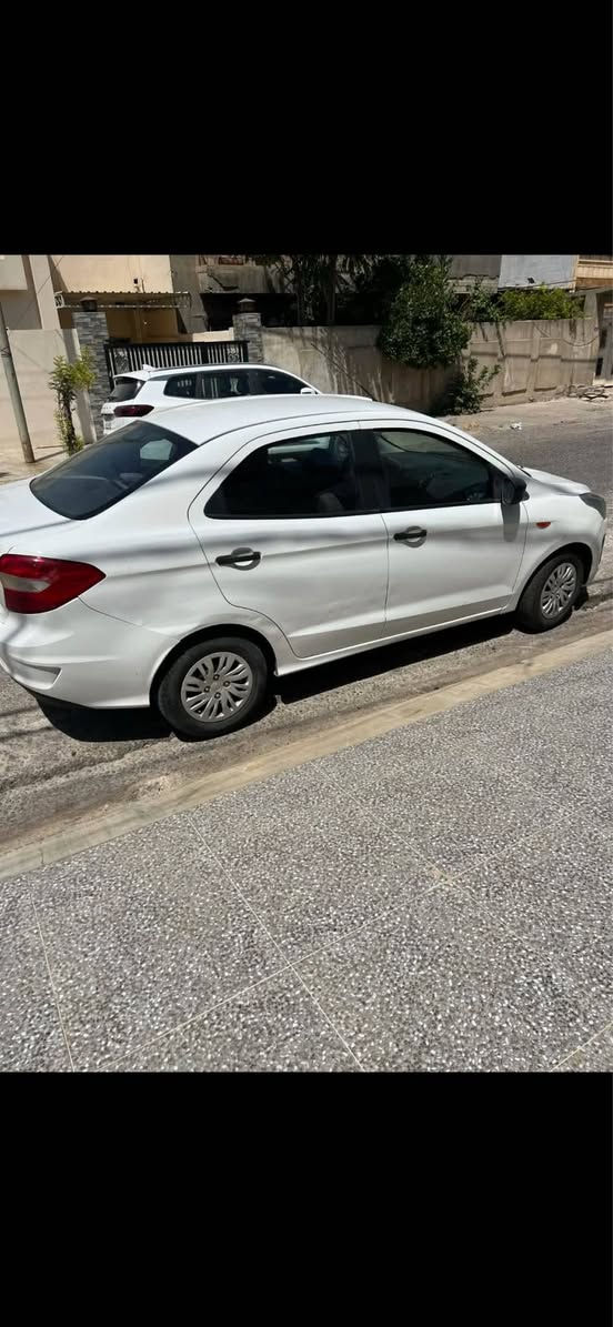 فورد فيكو 
موديل. ٢٠١٩
كير ئوتوماتيك
سياره كه.  كير مه كينه و تبريد كاره باي به شه رت. سياره كه. رقم سه نه وي هه زه هه مووي نويه.  به ناوي خومه.  سياره كه. ٣ بارجه سبوغه به بي داخلي به بي ارباك.    رقم تلفون واتساب *********** أربيل, العراق
