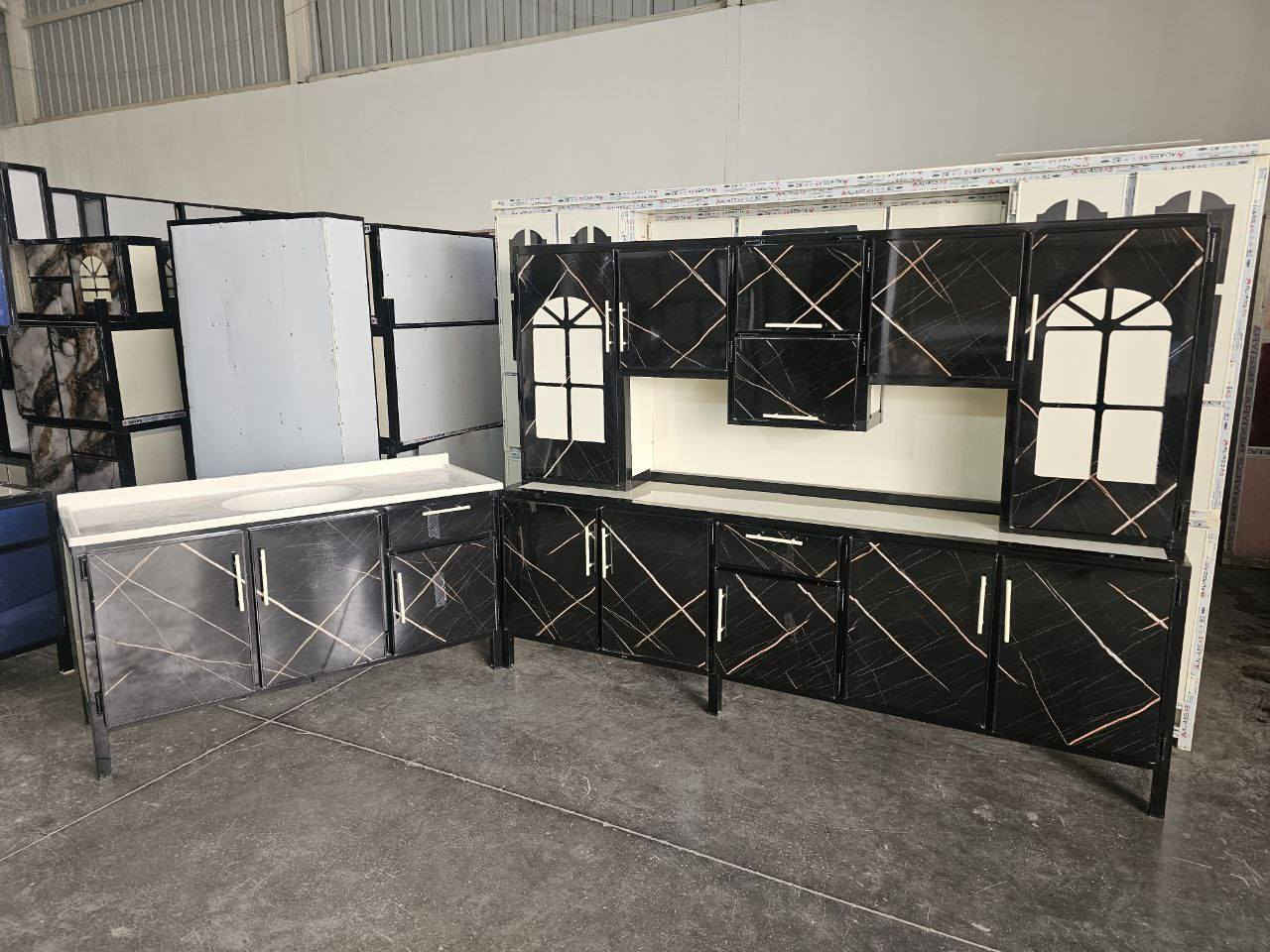 كاونتر المنيوم مترين ونص وسنك مترونص مرمر السعر 380الف للحجز واتساب  ***********
