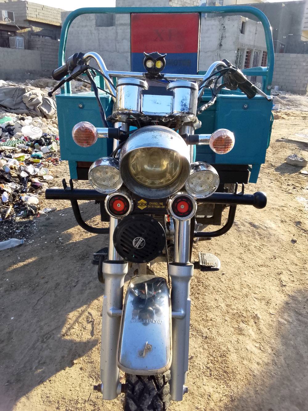 أعرض عليكم دراجة نارية ثلاثية العجلات من نوع Shining Motor، موديل 2022، في حالة ممتازة. الدراجة مزودة بمحرك قوي وتصميم جميل يجعلها مثالية لنقل البضائع بأمان وسهولة. الاستخدام قليل ونظيفة جدًا كما هو موضح في الصور. للاستفسار أو لمزيد من التفاصيل، يمكنكم التواصل معي في أي وقت.