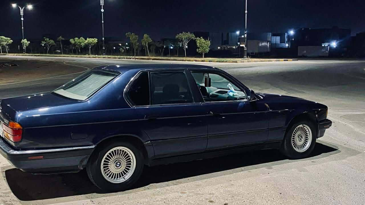 للبيع سياره بي ام 700 كير توماتيكي موديل 1992 رقم نينوى سياره نظيفه اي عيب مابي تبريد ثلج ست سلندر مكينه 35 لاصرف ولا بخار سنويه لحد 28 بطاقه  شرط التحويل قانونيات سعر 50$ وبي مجال قليل مكاني كركوك شراي خابر *********** كركوك, العراق
