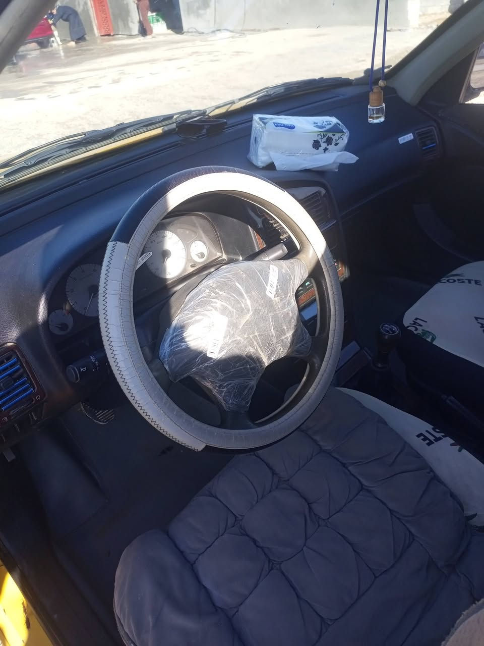 بيجو بارص موديل 15 مكفوله ماعدبيه جاملغ الكدام الايسر بس صبغ ومامفتوح مكينه وكير وحداديه كله جديده تخم تاير جديد سياره جاهزة رقم بغداد دولي وهزه جديده راعيه بديوانيه ومكان بديوانيه السعر 48 وبيه مجال للشراي تفاصيل تصال برقم ***********
