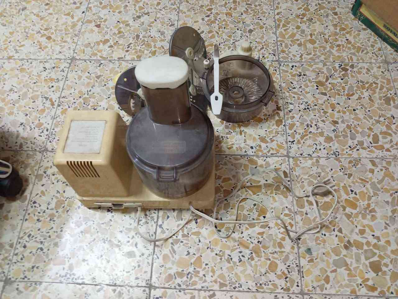 للبيع محضرة طعام SANYO ياباني اصلي قديم - The Food Factory
الحالة: نظيفة وشغالة 100% - الماطور قوي
الملحقات: كاملة
- حوض فرم كبير
- 3 أقراص تقطيع + شفرة فرم + شفرة عجن
- عصارة حمضيات
- فرشة تنظيف
السبب: تجديد
السعر: 250.000 
المكان: بغداد
للتواصل: [رقمك***********] بغداد, العراق
