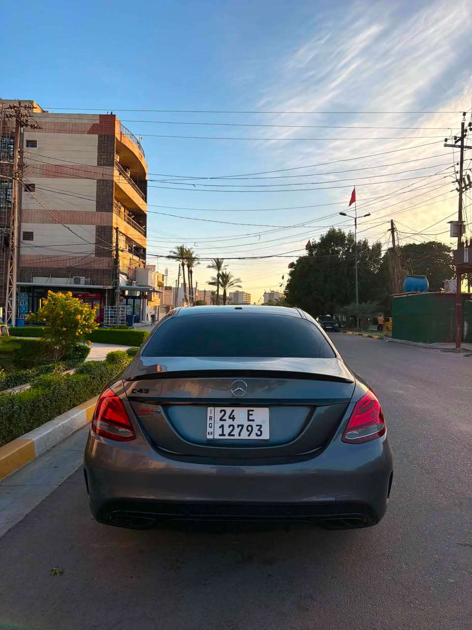 ‏MERCEDAS BENZ C300 2017
كت كامل AMG
مواصفات
. ابواب بصمه
. داخل جلد 
.كشنات خزن ميموري
.ستيرن كهرباء رادارت 
. صفر مسج بدون اي نقص  
. ويل وتخم تاير جديد AMG أصلي 
.ماشيه 68 مايل
.رقم دهوك الجدبد باسمي رقم وهزه وسنويه كله جديد 
. مكان السياره بغداد اليسيديه
وارد امريكي  حادث السياره بنيد مبدل نفس الون وحافه الجاملغ وبيها شويه بجاملغ الخلفي صبغ السياره بدون ايرباك ودواخل وبارد 
السعر 177ورقه 💵
للاستفسار اكثر اتصل 
*********** بغداد, العراق
