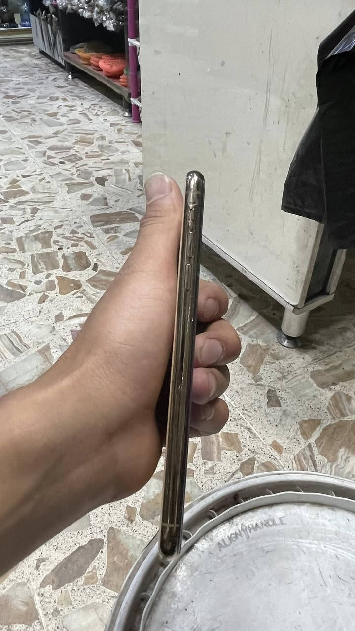 السلام عليكم ايفون ١١ ابرو ماكس جهاز نضيف جدا جهاز ذاكره ٢٥٦ بطاريه ٩٤ جهاز كله بلادي فقط طاح ولشاشه صار بيها سواد بس لا مأثر عل لمس ابد لمسه حلو كلش جهاز كله بلادي علا وضع الشركه لأكن دون ملحقات كله شغال فيس إيدي صوت كامرات كله شغال دبل شريحه الجهاز ب ٣٥٠ وبي مجال بسيط مكاني بغداد مدينه الصدر الرقم ***********
