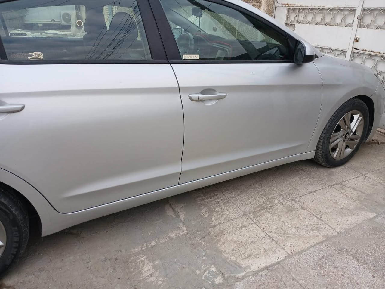 سلام عليكم 
إلنترا ٢٠١٩ وارد أمريكي مكينه ٢٠٠٠ دوش حادث أمامي وبيها طخه بقبق البانزين السونار مرفق مع الصور 
رقم بغداد سنوية بأسمي 
العنوان بغداد 
السعر ١٢٨ وبيها مجال 
غير متواجد على الخاص للاستفسار الاتصال على الرقم او وتساب *********** بغداد, العراق
