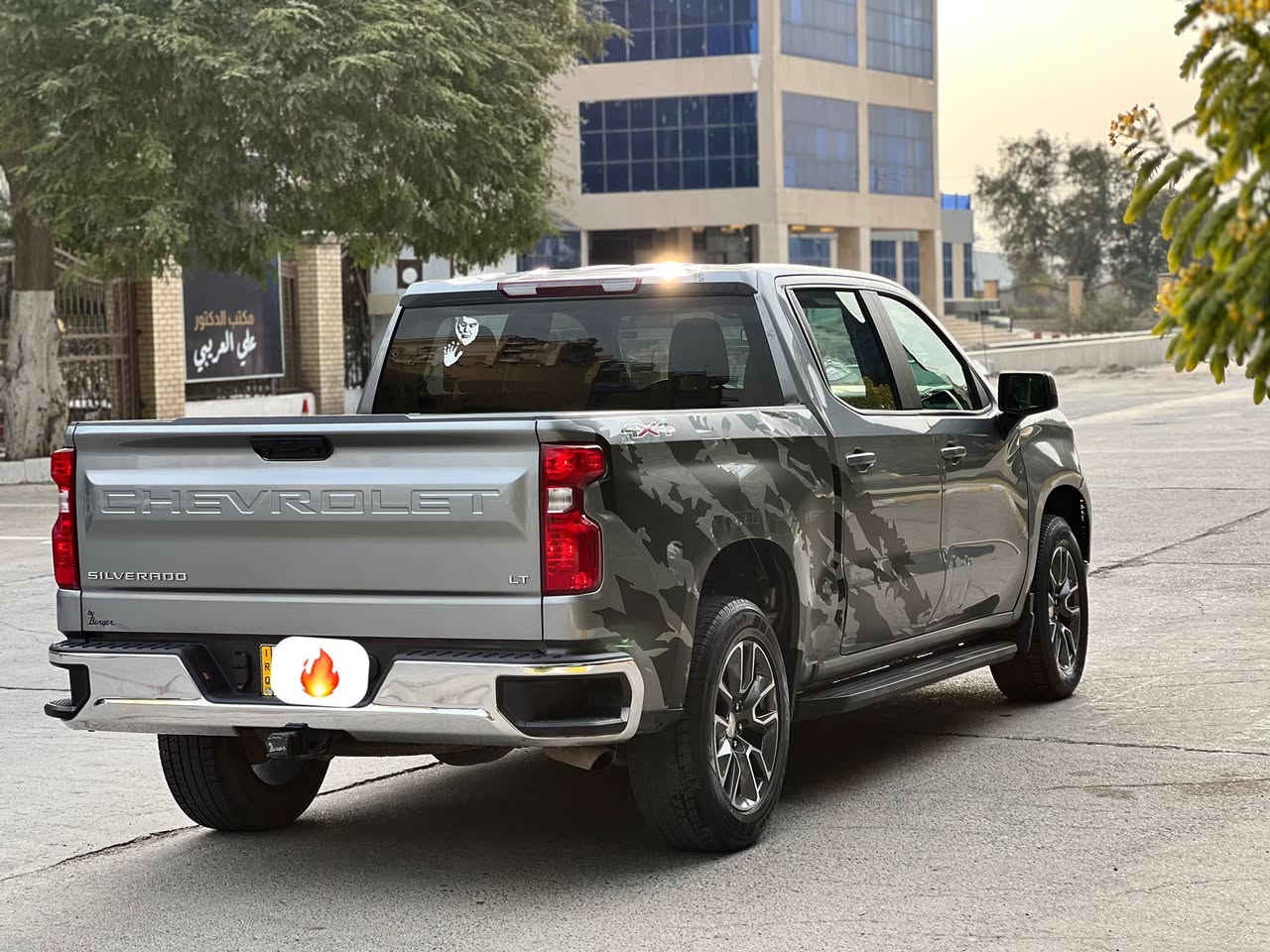 سلام عليكم سلفرادو وارد امريكا موديل2023 حادث جاملغ وبنيد ماشيه ٢٤ الف جاهزه من كل شي محرك ٤ سلندر رقم بغداد صار سنتين عندي السياره نوع ال تي سعر ٢٤٠ مكانها بغداد لاتصال ***********
